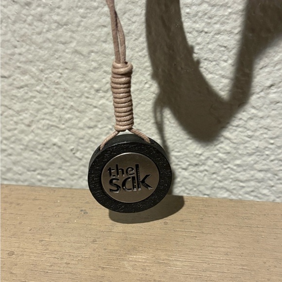 The Sak Beige and Black Leather Shoulder Kendra Bag - Picture 7 of 8